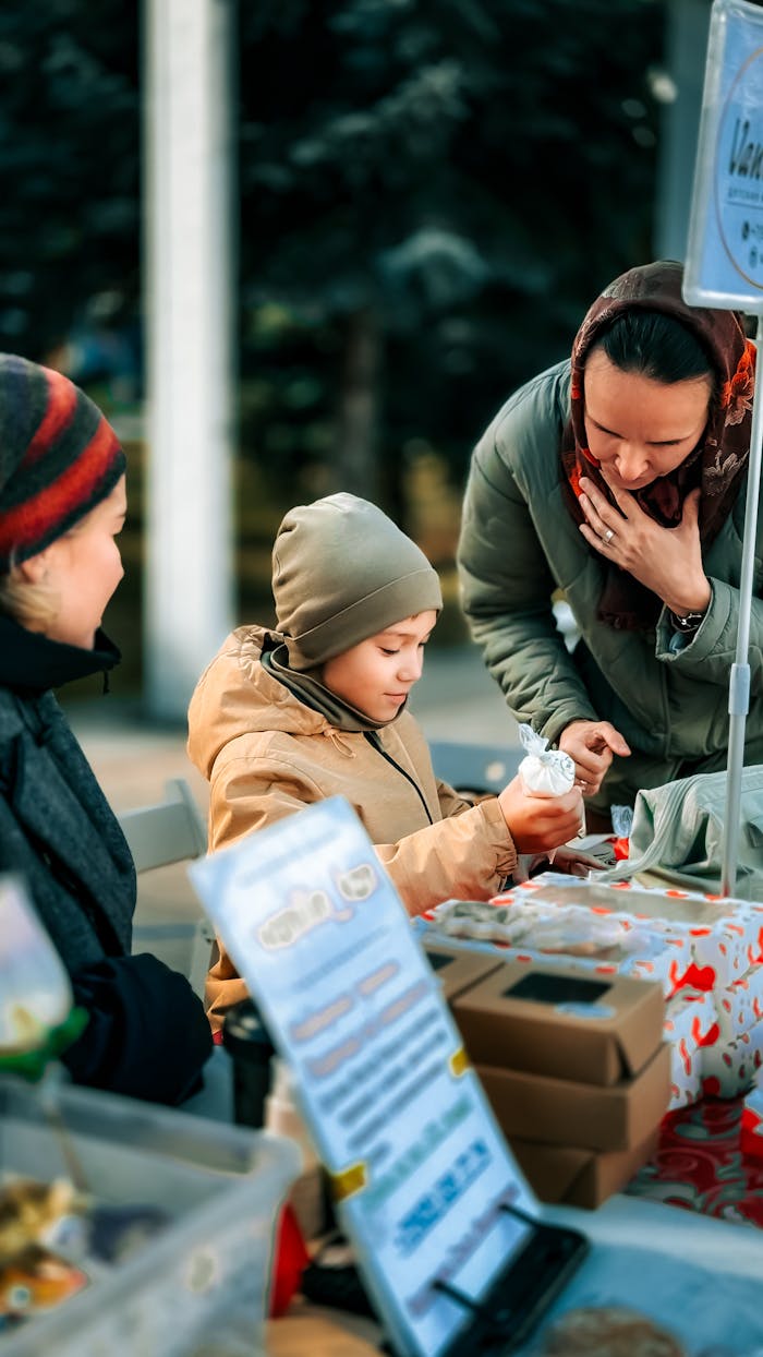 Mastering the First Impression: Your intriguing post title goes here A family enjoys browsing products at a vibrant outdoor market stall.